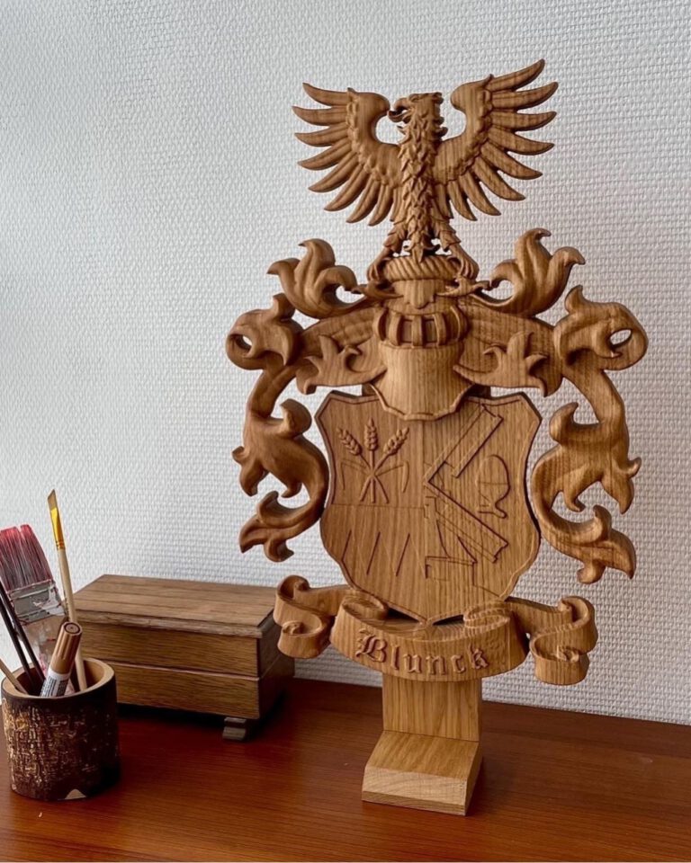 Placa de pared de madera con escudo familiar personalizado