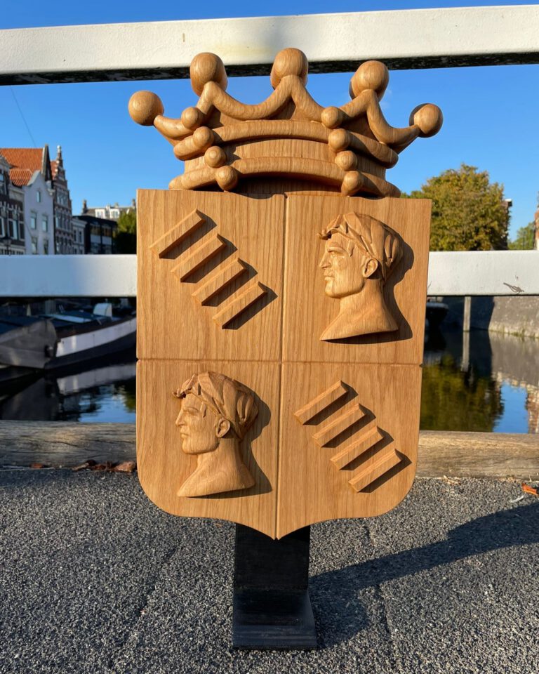 Op maat gemaakt houten familiewapen voor wanddecoratie