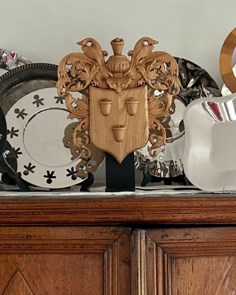 Custom wooden family coat of arms, ideal for wall art and legacy gifts