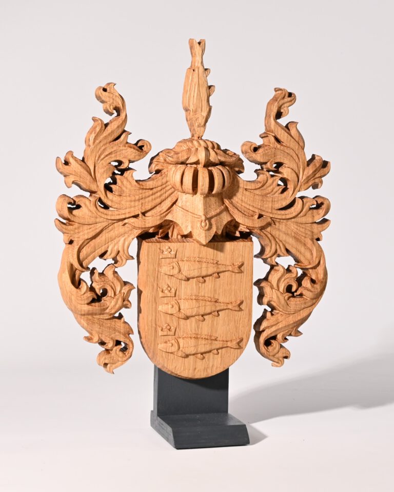 Armoiries en bois, sculptées à la main pour décoration et patrimoine